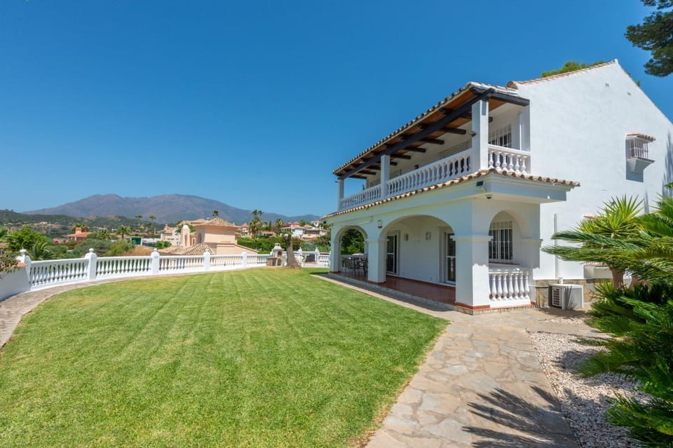 Property building, Garden, View (from property/room), Balcony/Terrace, Garden view, Mountain view