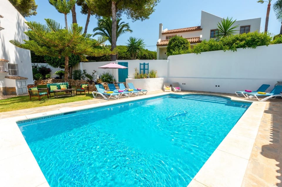 Pool view, Swimming pool, sunbed