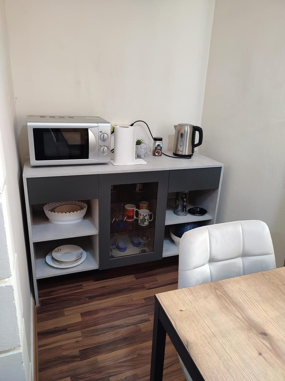 Coffee/tea facilities, Kitchen or kitchenette, Living room, Seating area, Dining area, minibar