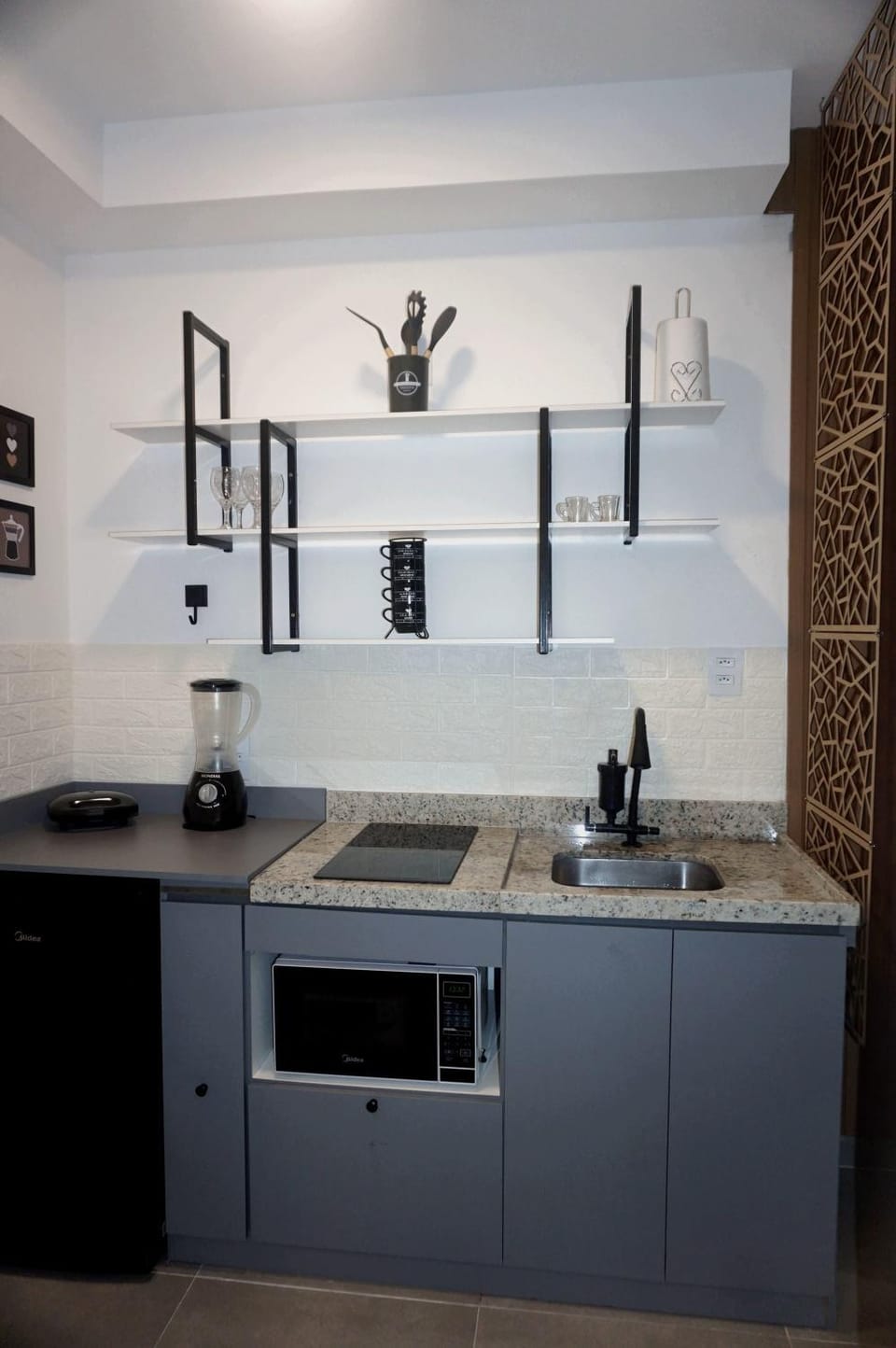 Kitchen or kitchenette, Breakfast, microwave
