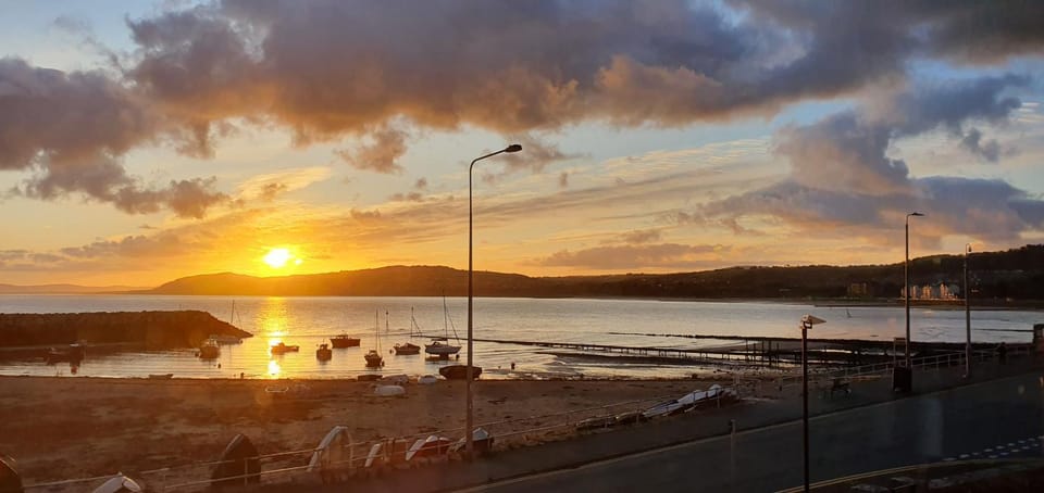 2 Harbour Views Apartment in Rhôs-on-Sea