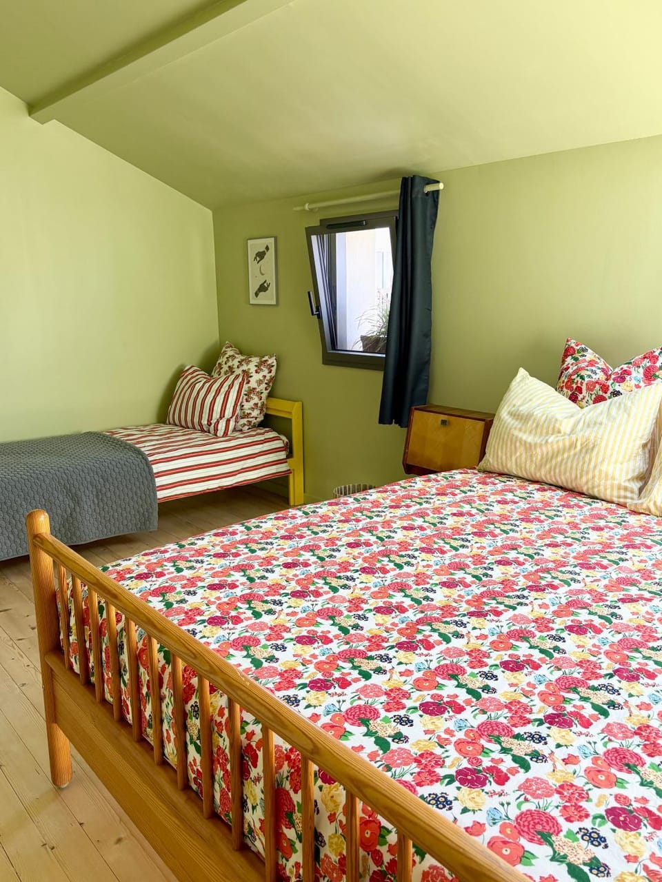 Bed, Photo of the whole room, Bedroom