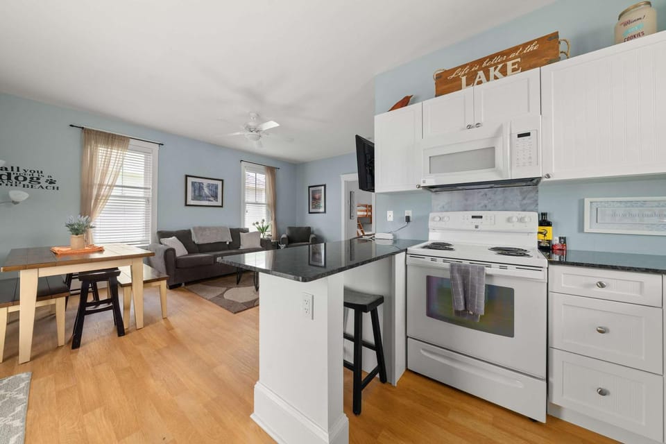 The Violet - 42 Meadow View House in New York