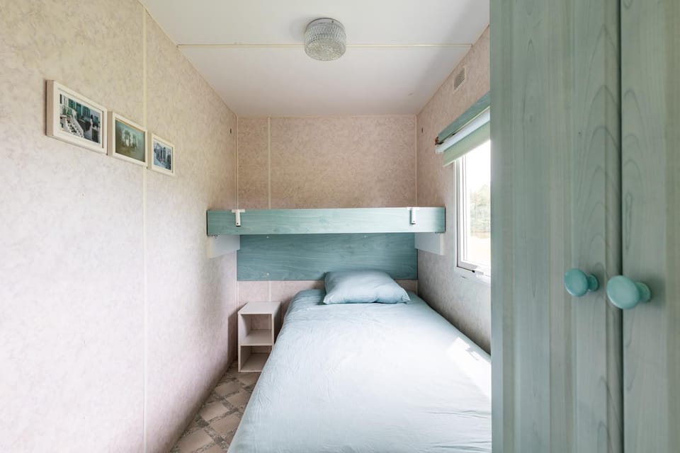 Property building, Living room, Bedroom