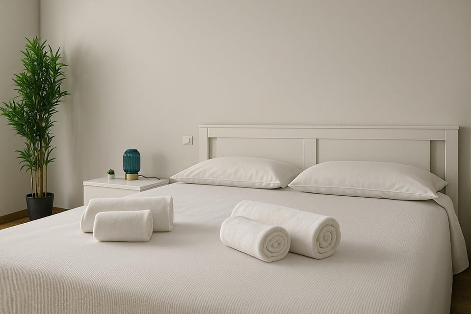 Bed, Photo of the whole room, Bedroom, towels