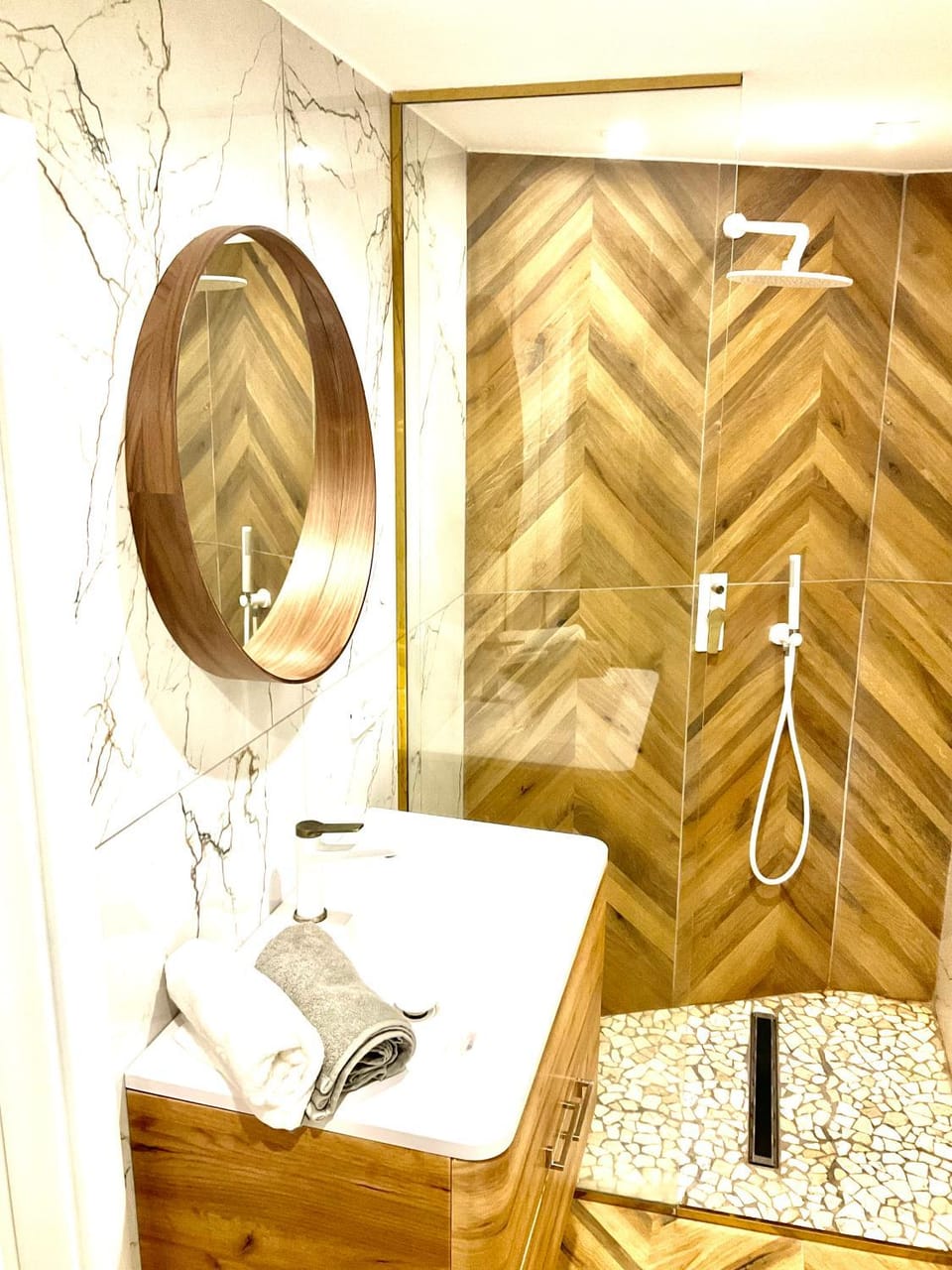Shower, Bathroom, towels