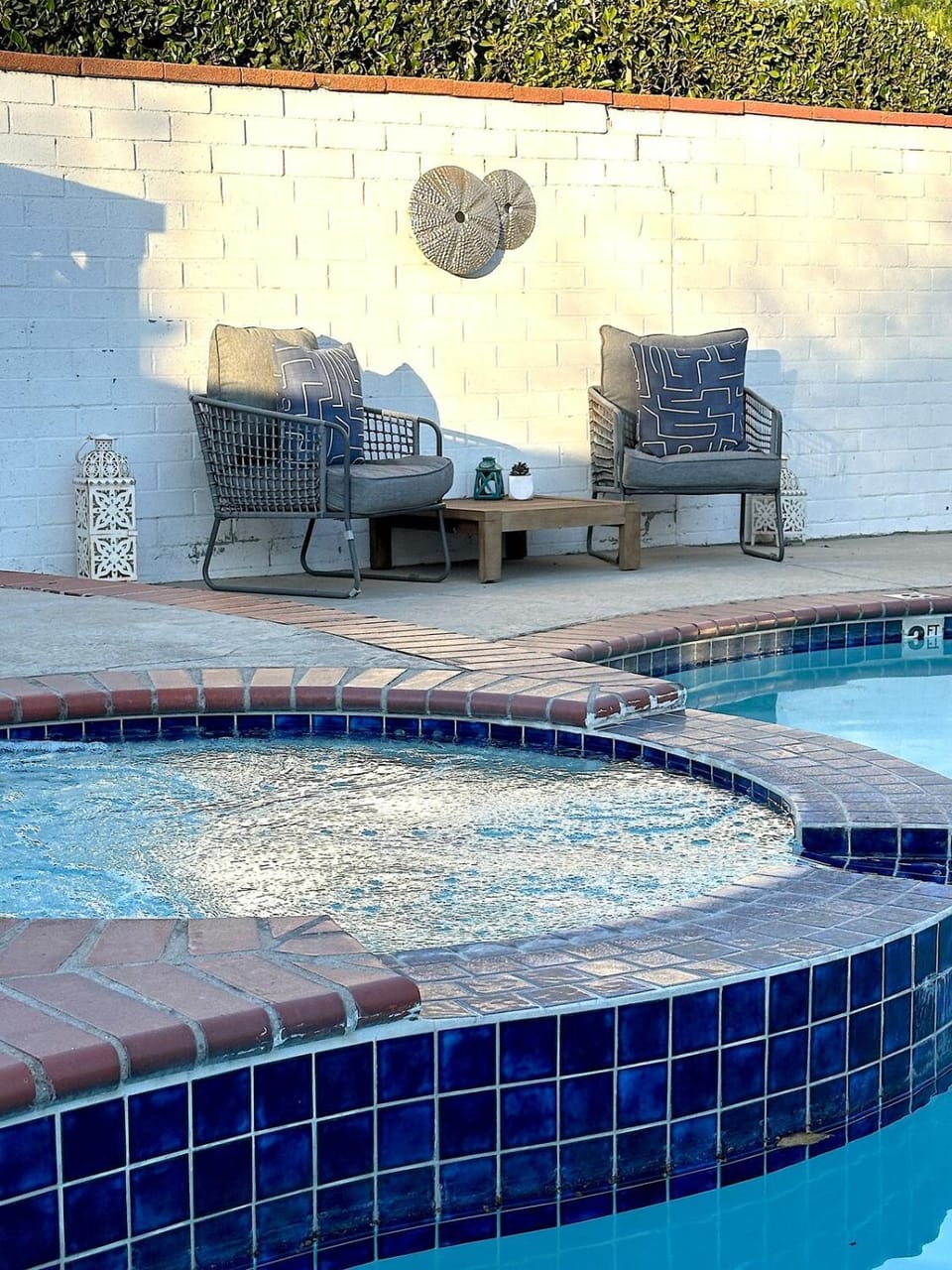 Tranquil Poolside Oasis with BBQ and Serene Ambiance House in North Hollywood