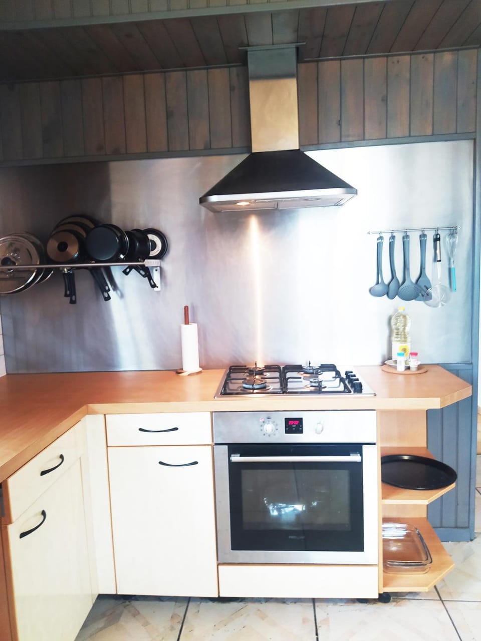 Kitchen or kitchenette, Kitchen or kitchenette