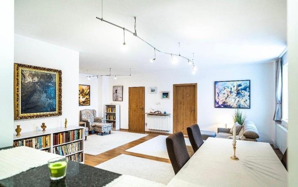 Living room, Decorative detail, Dining area