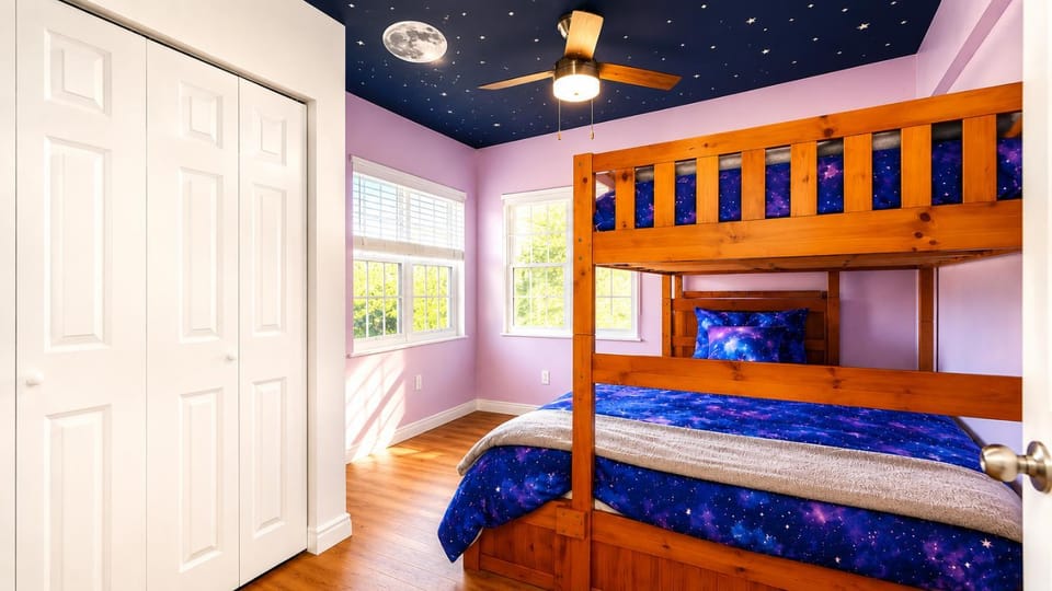 Sleeps 12 Heated Pool, Hot Tub, Pets, 5 min Beach House in Seminole
