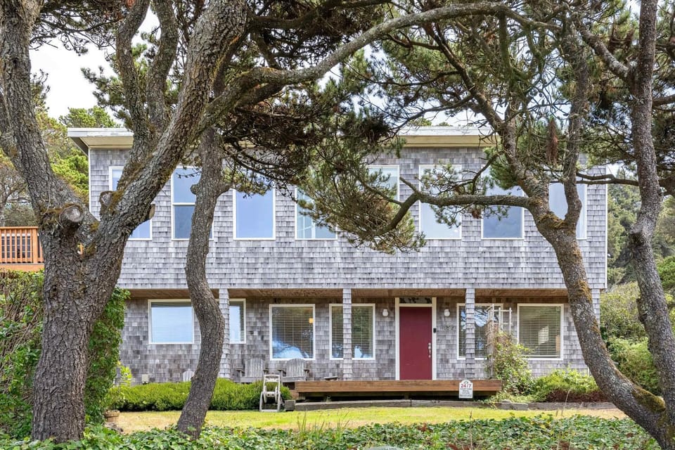 Coastal Retreat with Ocean Views and Hot Tub House in Newport
