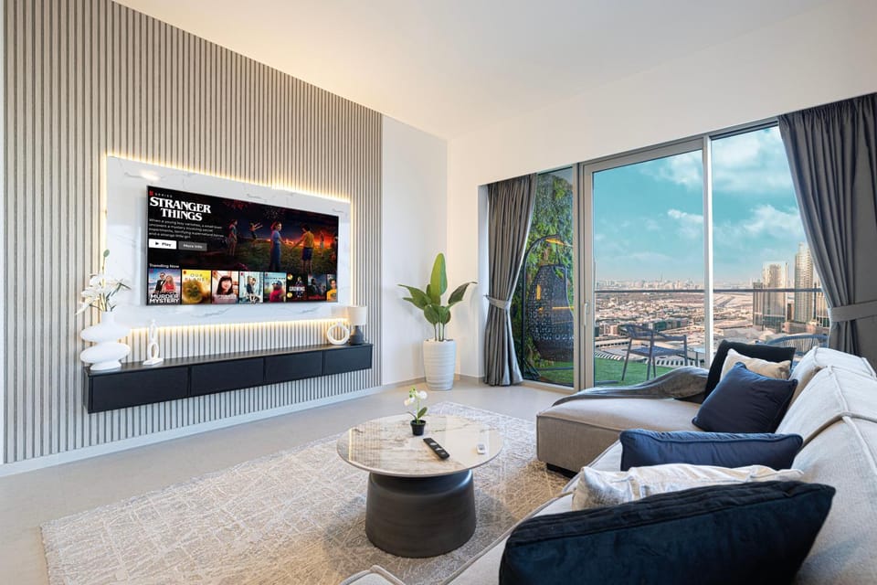 TV and multimedia, Living room, Seating area, Evening entertainment, City view