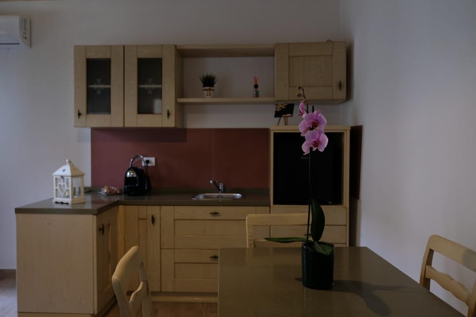 Coffee/tea facilities, Internal: Not applicable to any particular room