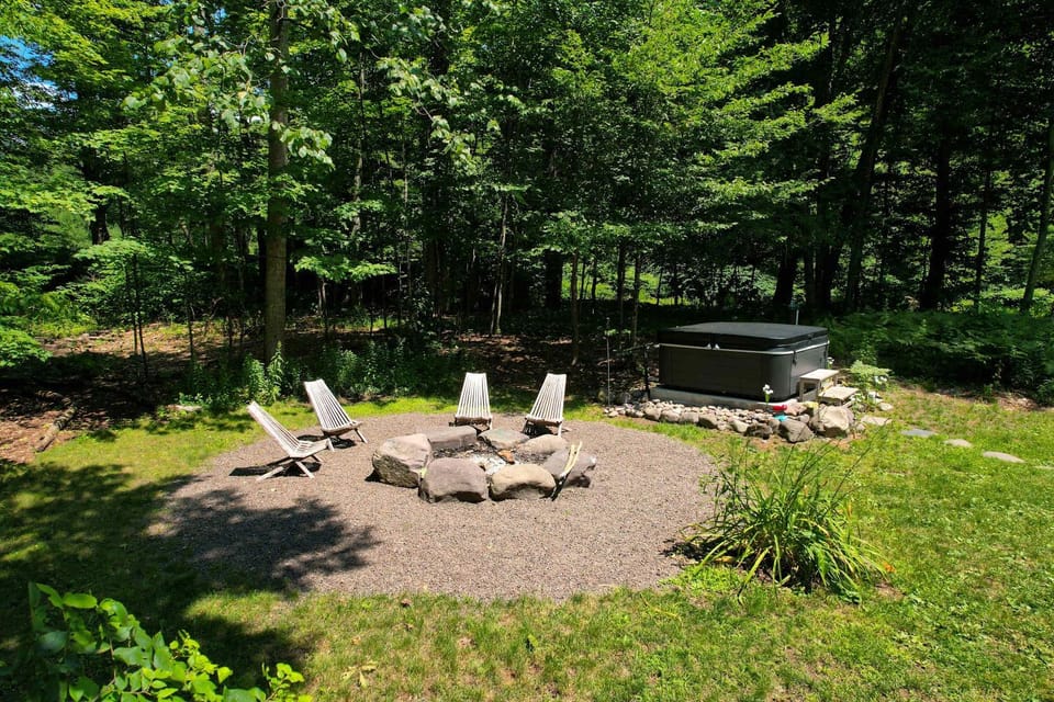 Chic Catskills Cabin with Hot Tub and Fire Pit Cabin in Shandaken