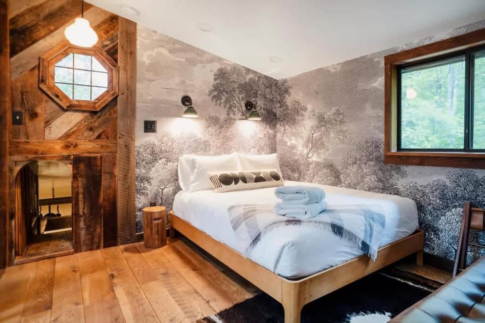 Chic Catskills Cabin with Hot Tub and Fire Pit Cabin in Shandaken