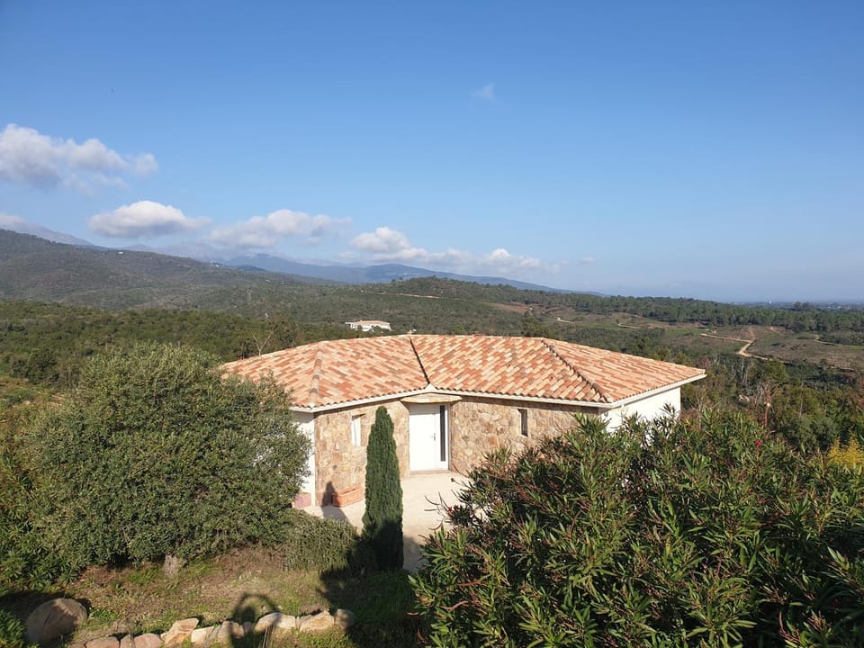 Maison au calme avec vue magnifique Villa in Sari-Solenzara