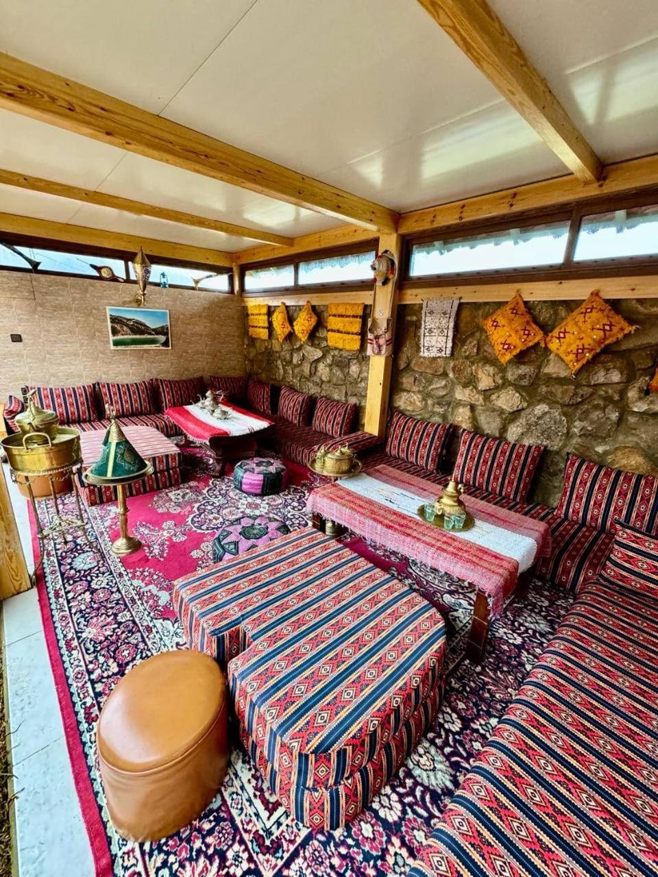 Auberge Sous Les Étoiles Lac Ouiouane Hostel in Morocco