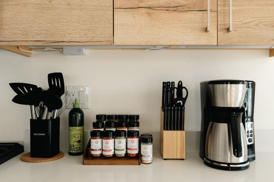 Coffee/tea facilities, Kitchen or kitchenette