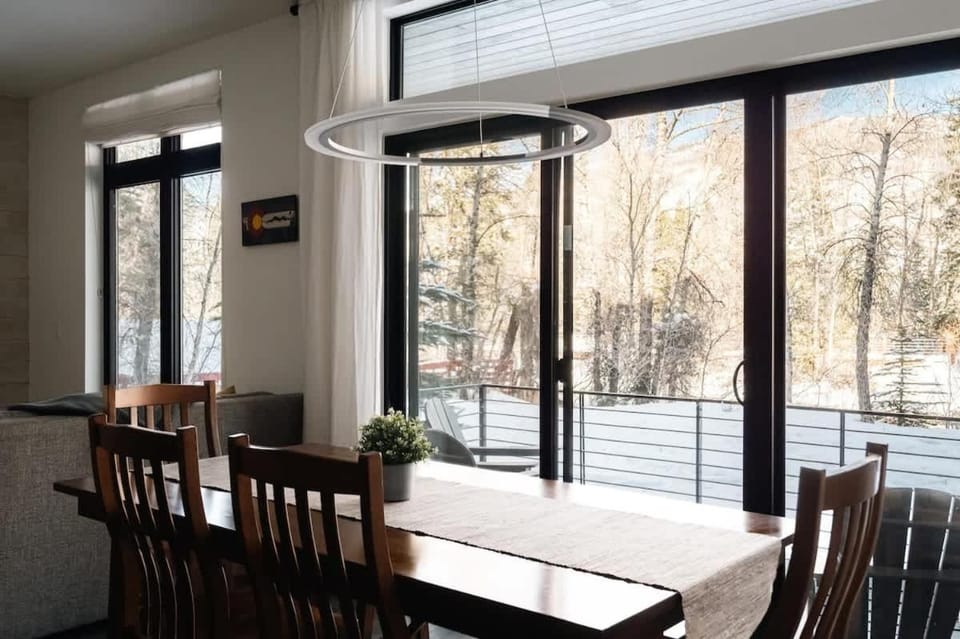Seating area, Dining area