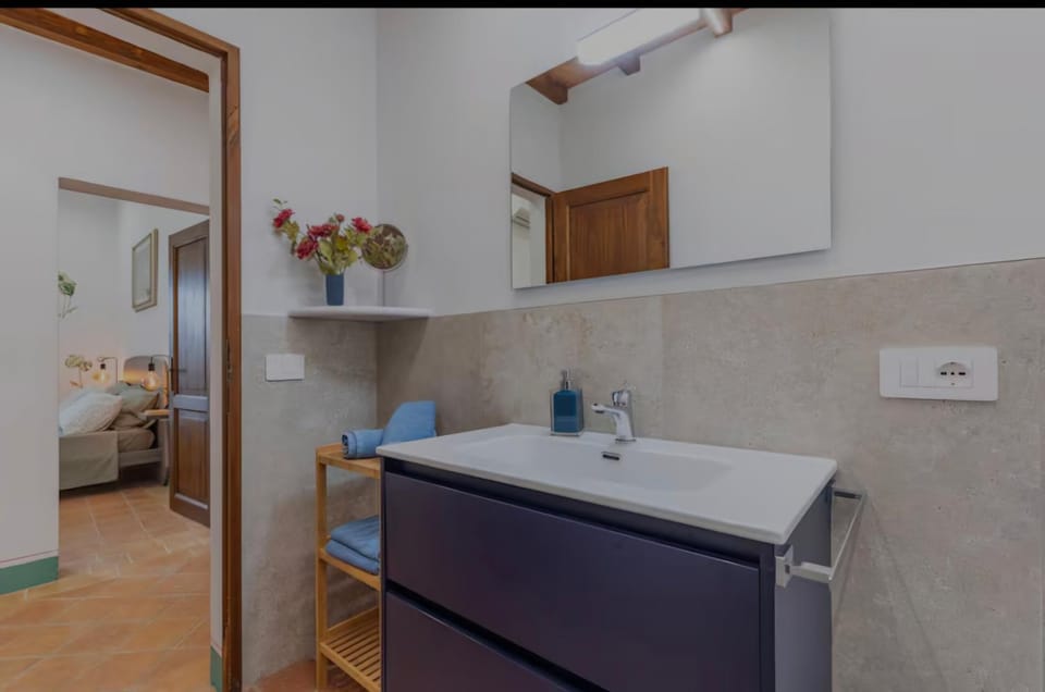 Bathroom, towels