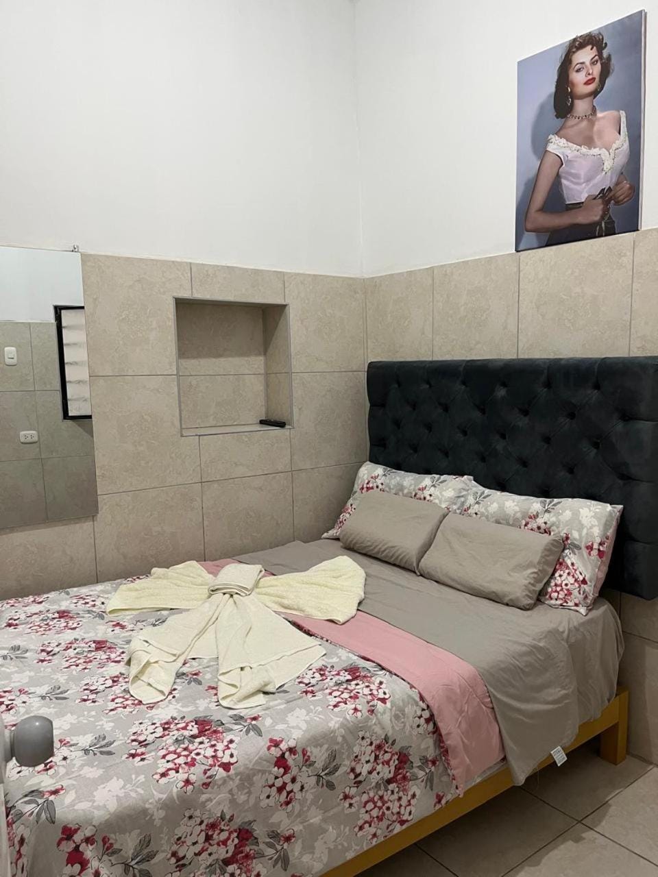 Bed, Photo of the whole room, Bedroom, towels