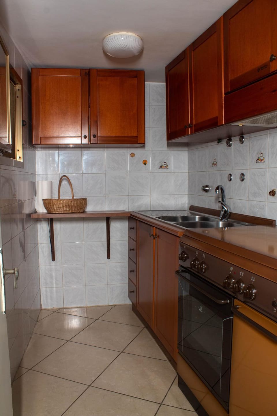 Kitchen or kitchenette, oven, pet friendly, stove