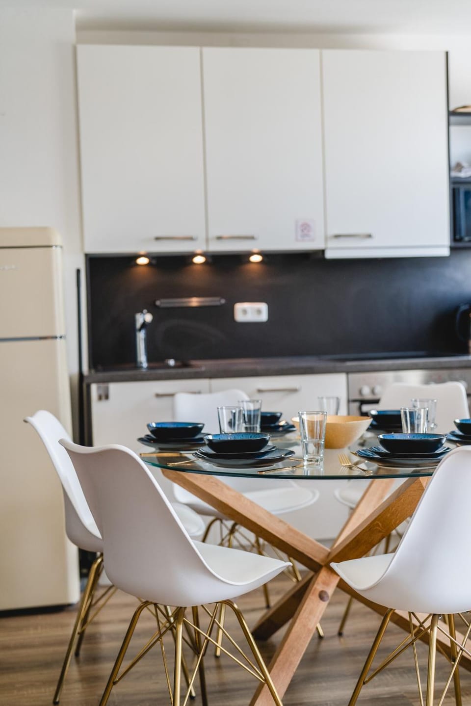 Kitchen or kitchenette, Dining area, stove