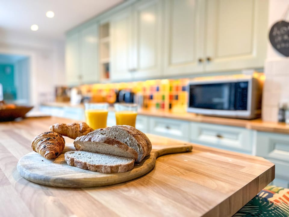 Kitchen or kitchenette, Food and drinks, Food, Drinks, oven, stove