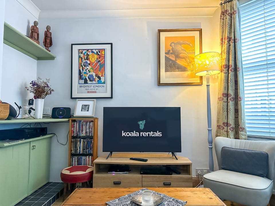 TV and multimedia, Living room, Seating area, Dining area, Evening entertainment