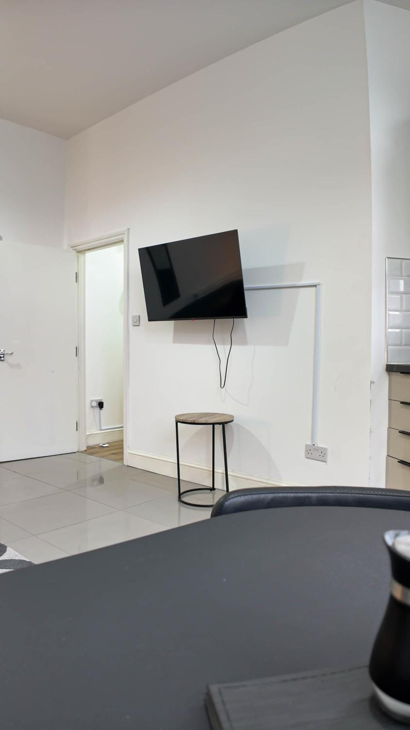 Spacious 2 Bed Apart with Patio in Camden WR201 Apartment in London Borough of Camden