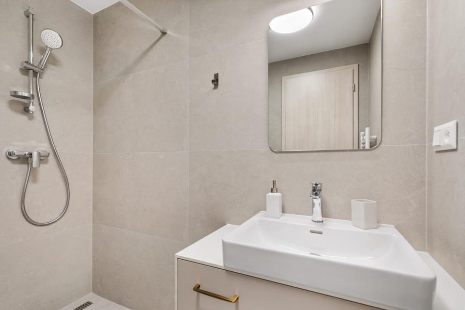 Shower, Bathroom, towels
