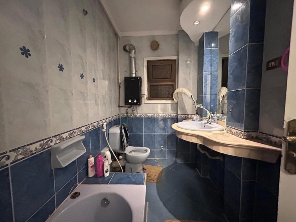 Shower, Toilet, Bathroom, Bath, towels