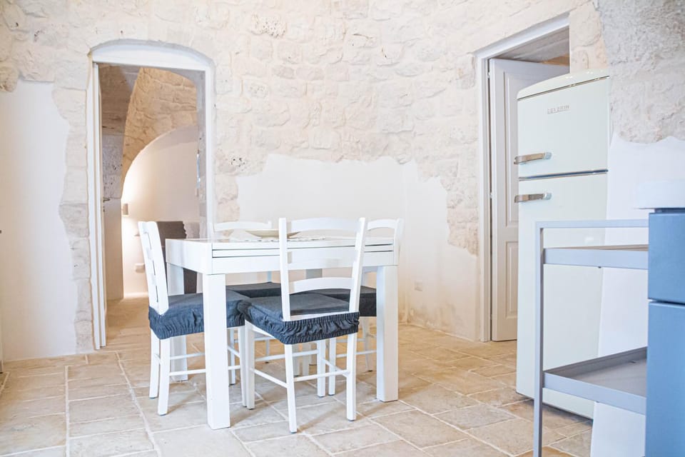 Dining area, heating, heating, internet, internet, air conditioner, air conditioner
