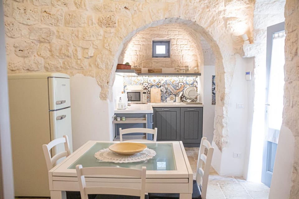 Kitchen or kitchenette, Dining area, heating, heating, internet, internet, stove, air conditioner, air conditioner