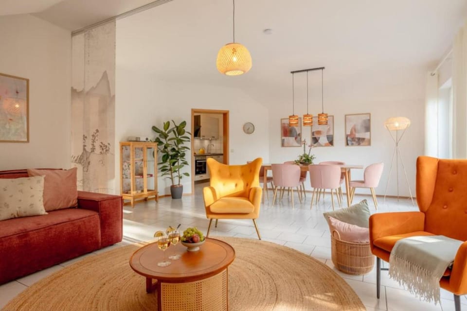 Living room, Seating area, Dining area