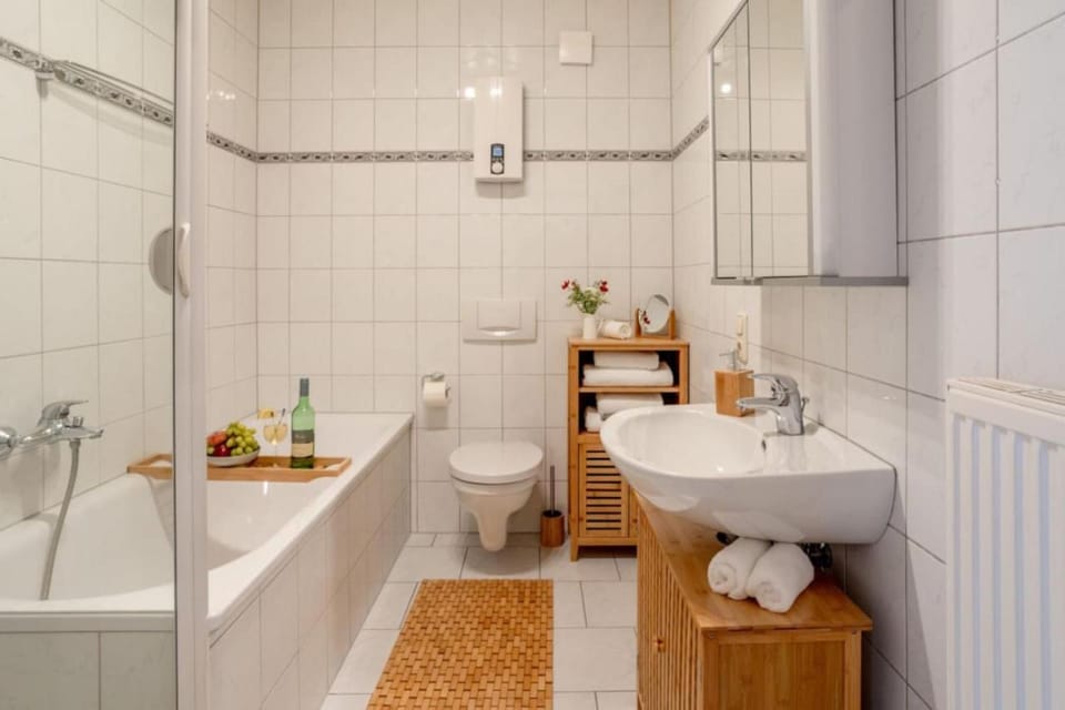 Shower, Toilet, Bathroom, Bath