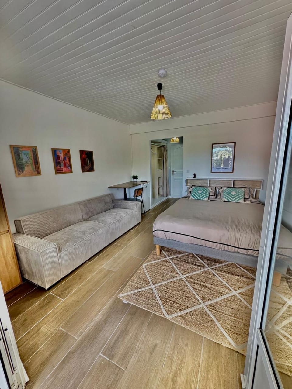 Bed, Living room, Seating area, Bedroom