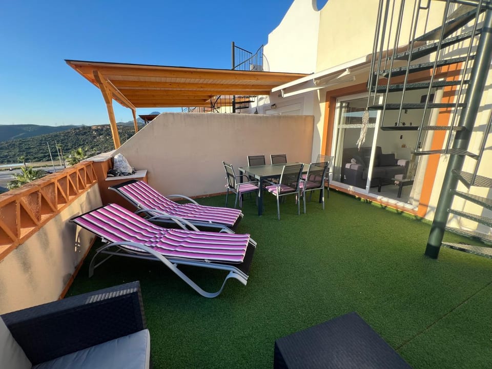 ESTEPONA - WEST CASARES PENTHOUSE 2 slpk PANORAMISCH ZEE EN BERGZICHT Apartment in Costa del Sol