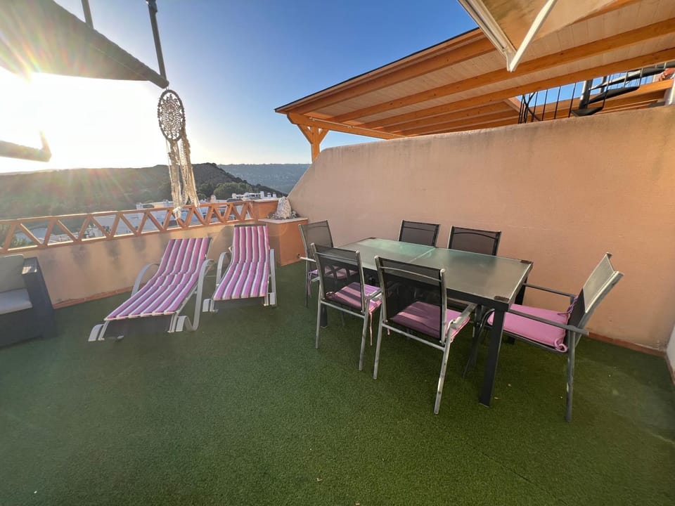 ESTEPONA - WEST CASARES PENTHOUSE 2 slpk PANORAMISCH ZEE EN BERGZICHT Apartment in Costa del Sol