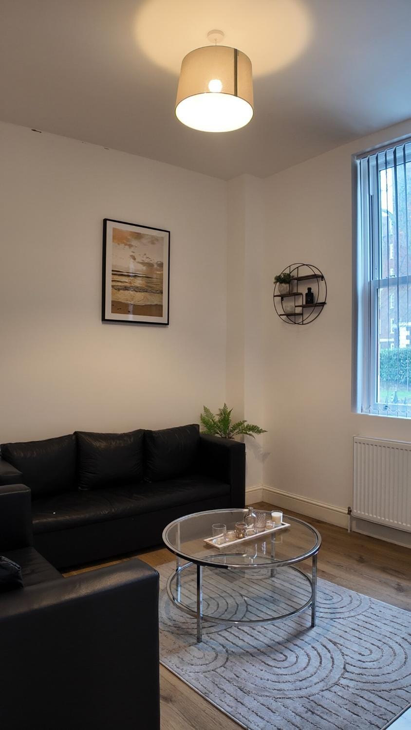 Living room, Seating area, internet