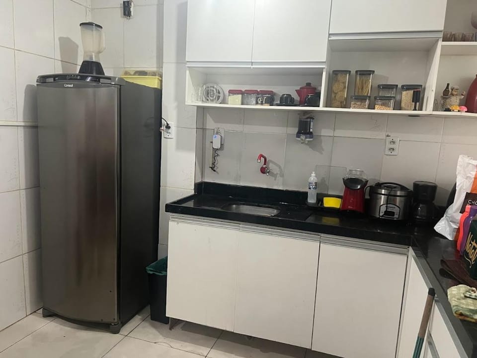 Coffee/tea facilities, Kitchen or kitchenette, oven, stove