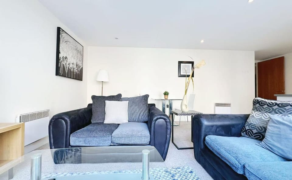 1 BED with perfect Snug Corner Apartment in Swansea