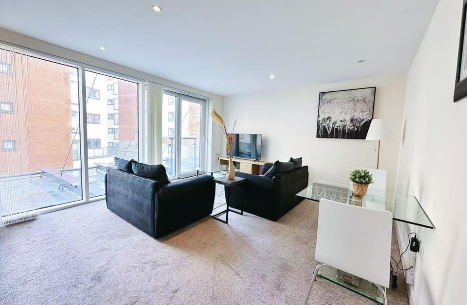 1 BED with perfect Snug Corner Apartment in Swansea