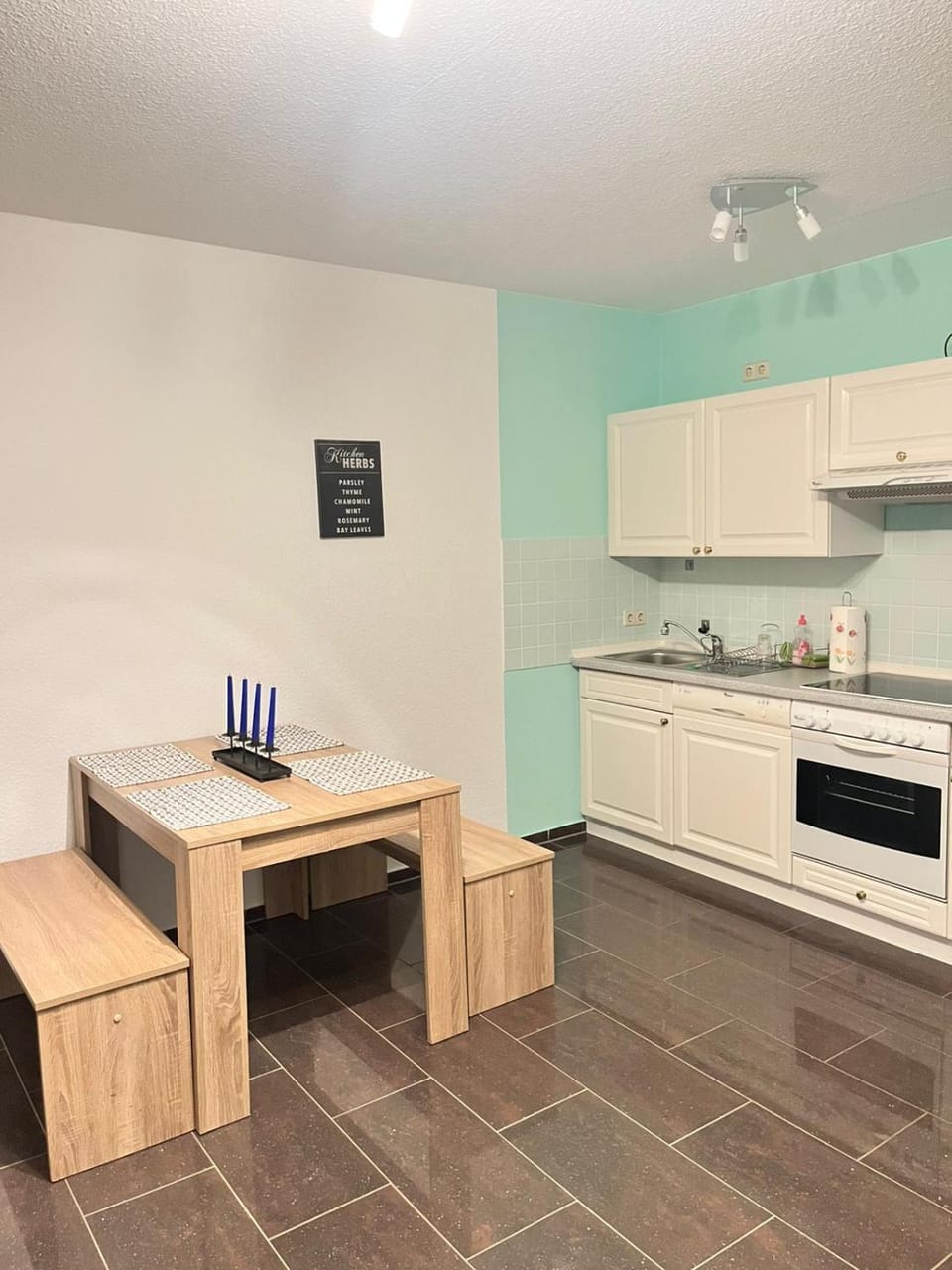 Kitchen or kitchenette, Dining area, dishwasher, minibar, oven, stove