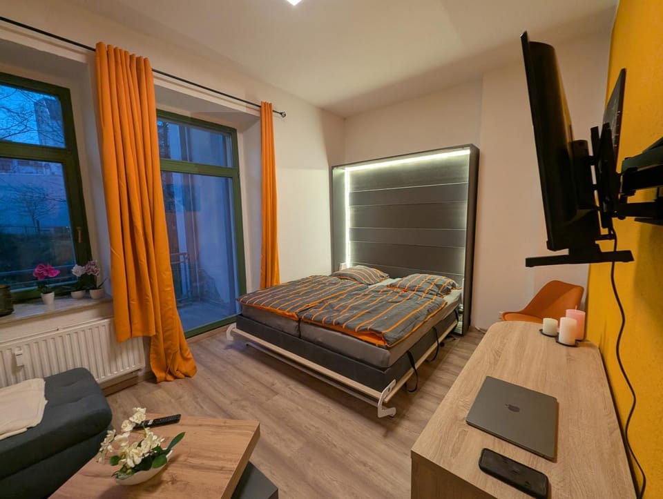 Communal lounge/ TV room, Bed, Photo of the whole room, Bedroom