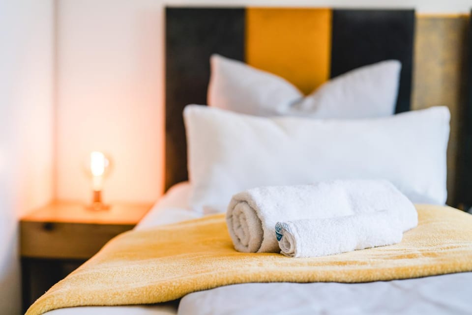 YAYstay - "Lux" I 65m2 I Bahnhof I Balkon I TV I Kaffee I Waschmaschine I Trockner Apartment in Bavaria