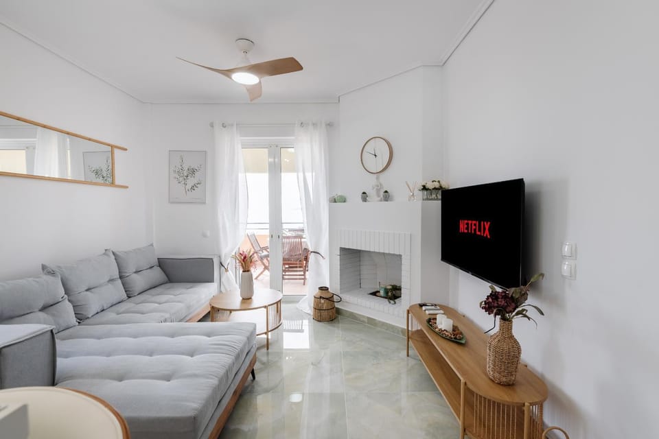 TV and multimedia, Living room, Seating area, fireplace