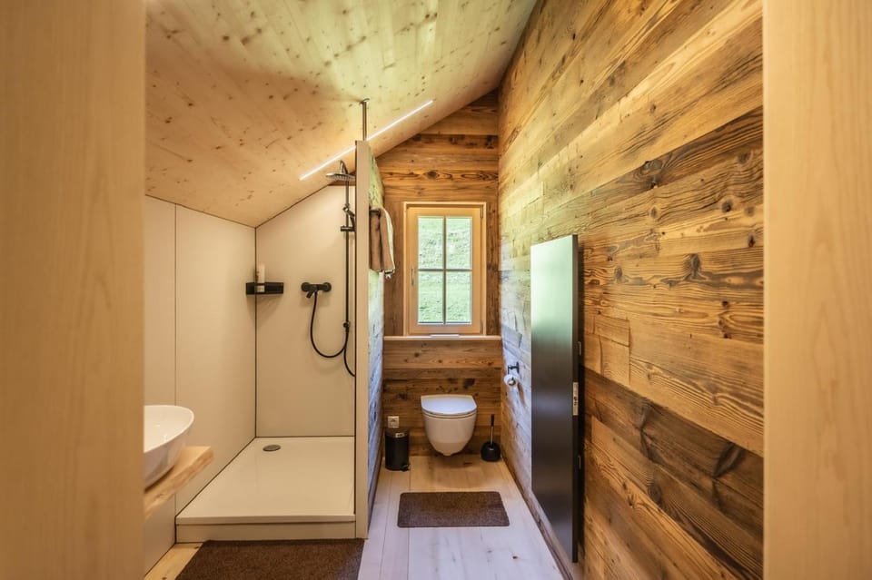 Shower, towels
