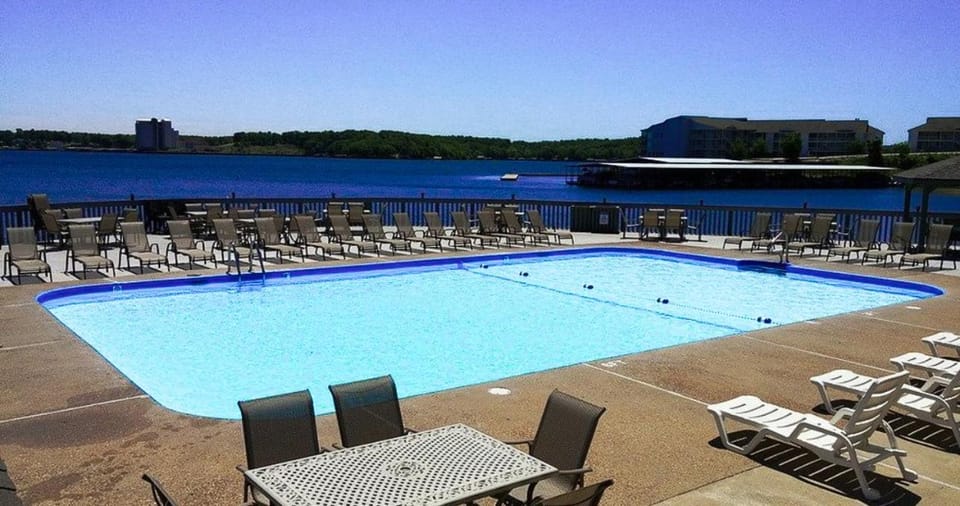Daylight Cove Lakefront Condo, Pool, Hot Tub! Apartment in Village Four Seasons