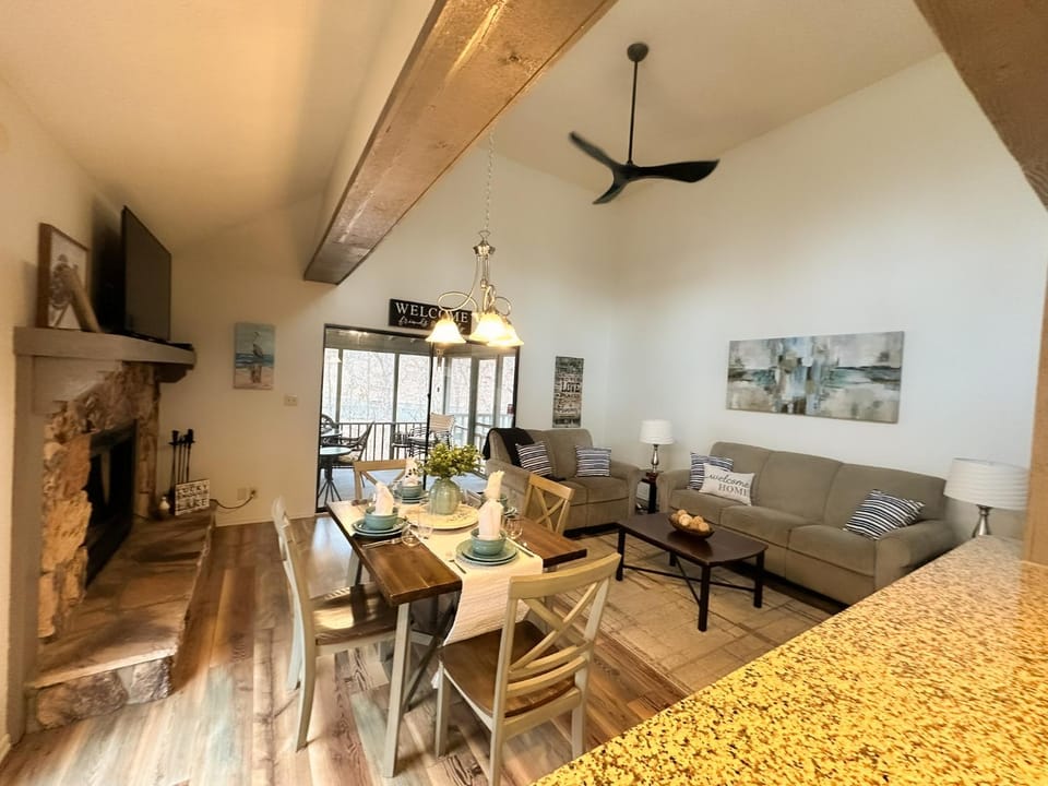 Living room, Dining area